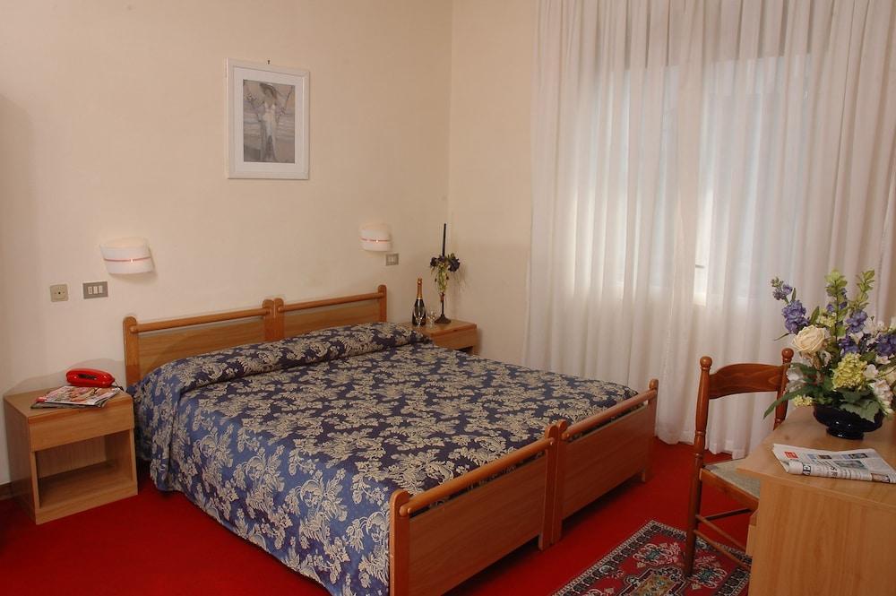 Moderno Hotel 3*